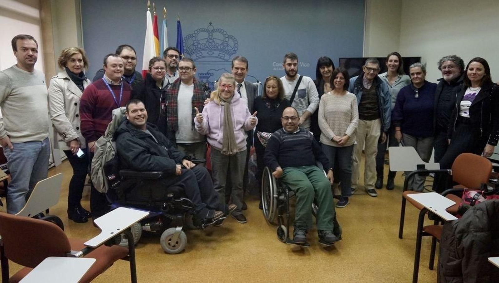 El alcalde, con representantes de los colectivos del mundo de la discapacidad de Vigo.