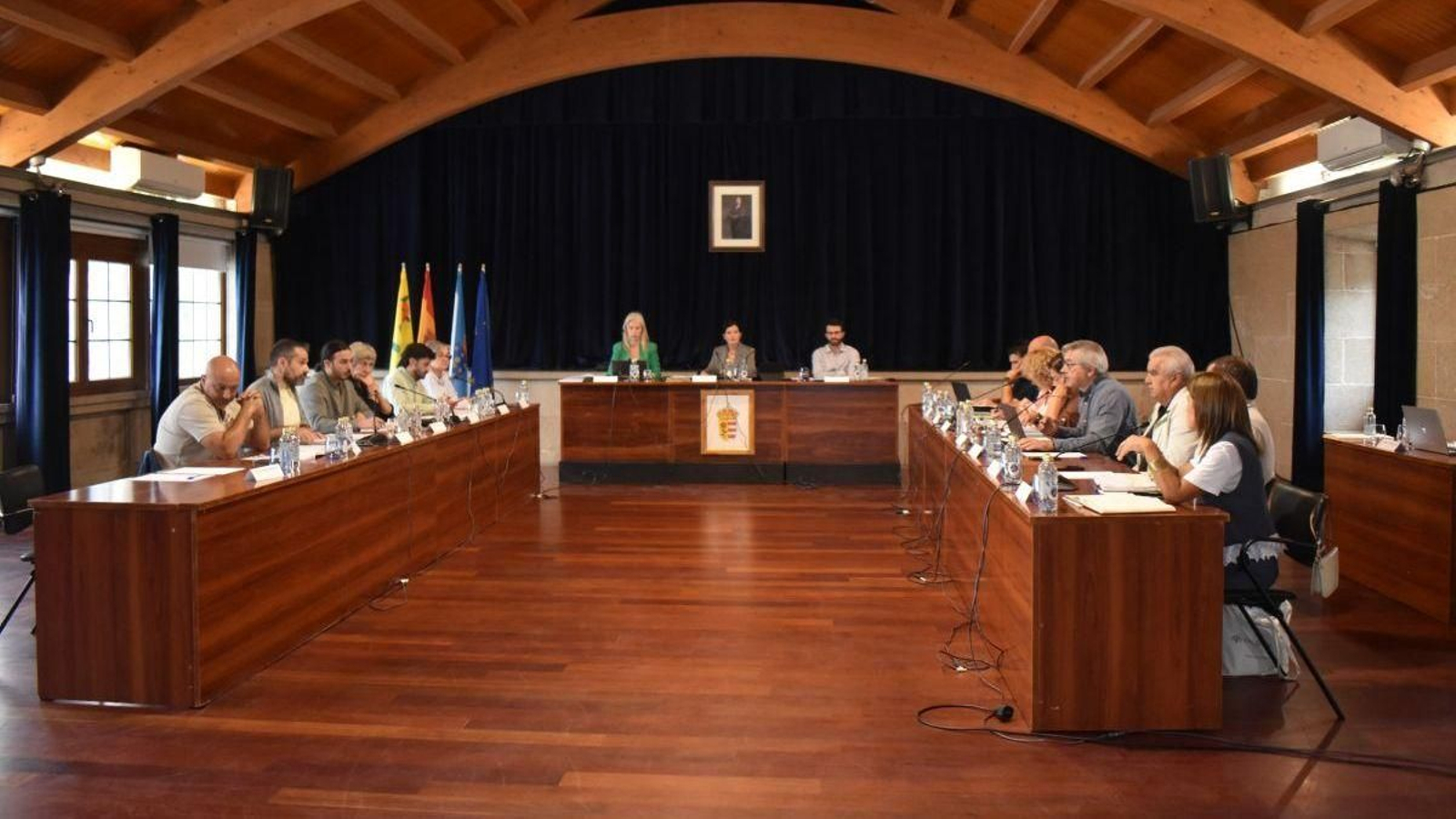 O pleno do Concello de Mos, onde se aprobou a proposta.