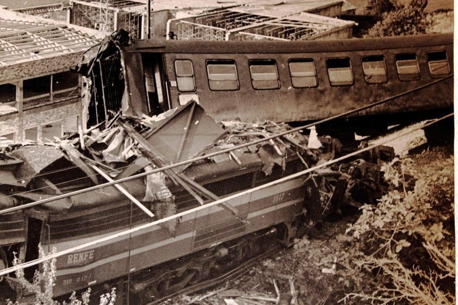 Una de las imágenes de la colisión ferroviaria de Rande: 9 de septiembre de 1976, 15 muertos.