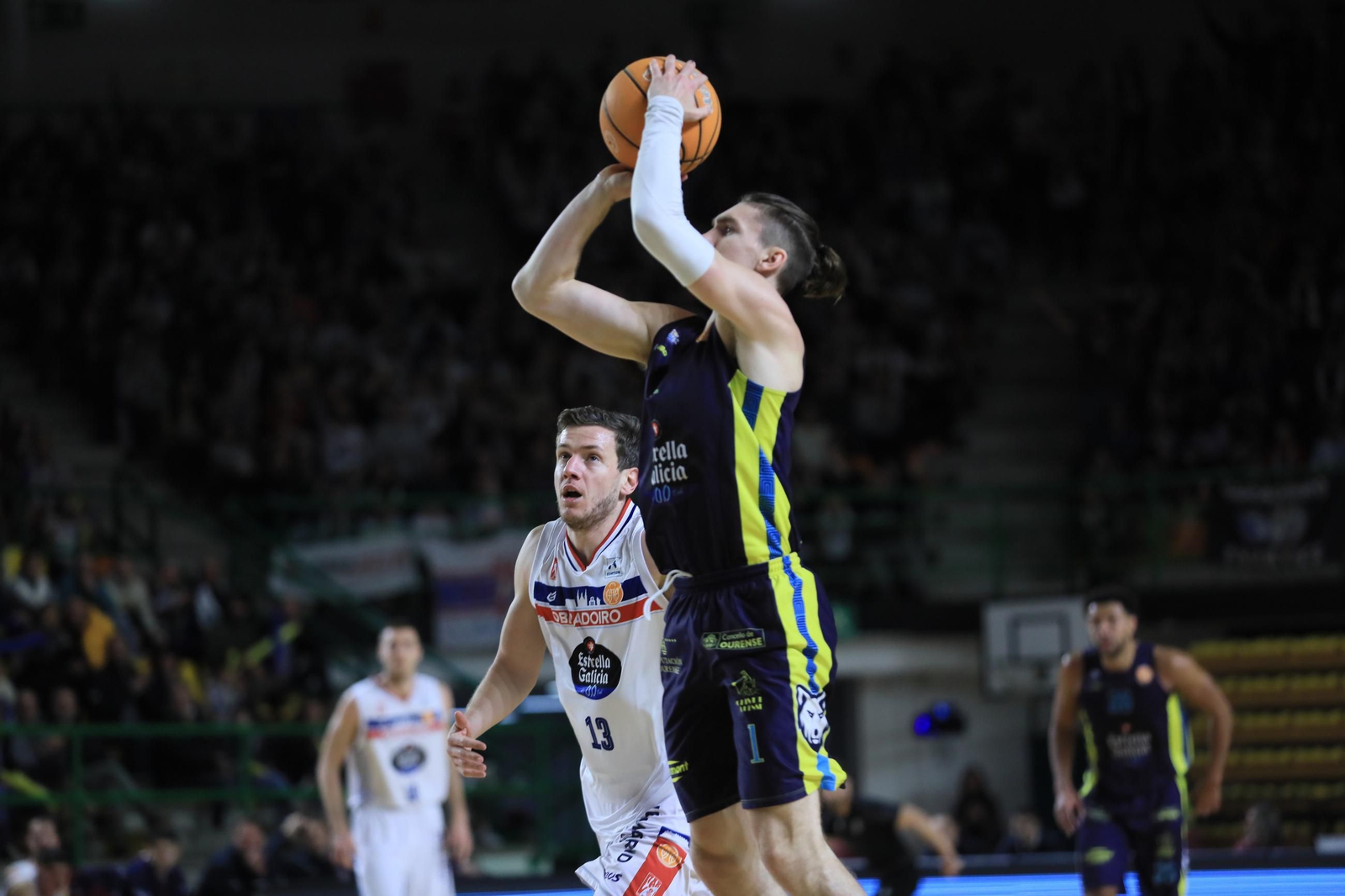 Galería | El Pazo, a reventar para el derbi COB-Obradoiro