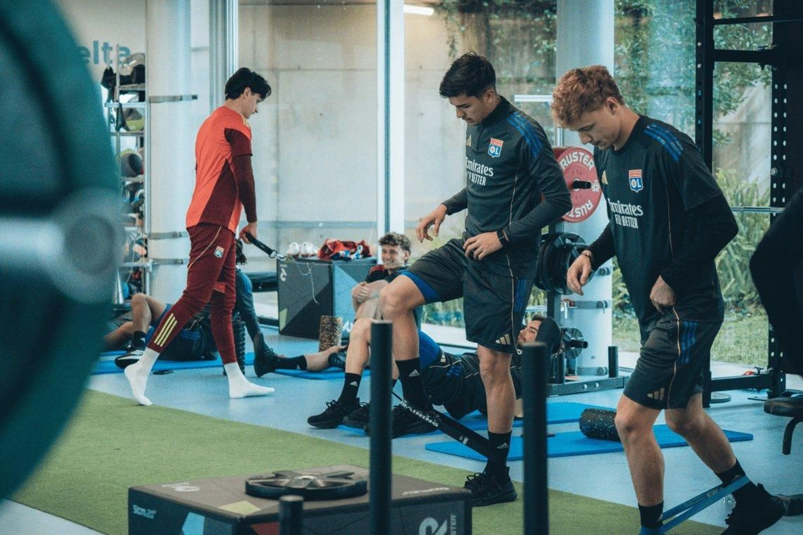 Jugadores del Lyon se ejercitan en la ciudad deportiva del Celta en Mos