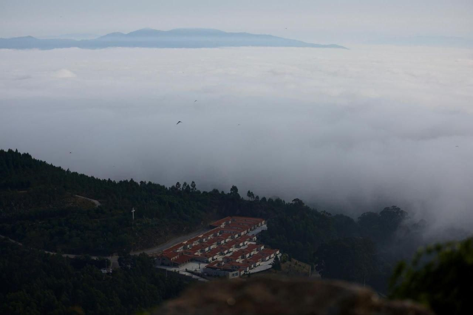 Galería | Un manto de niebla despierta a la Ría de Vigo tras la ola de calor
