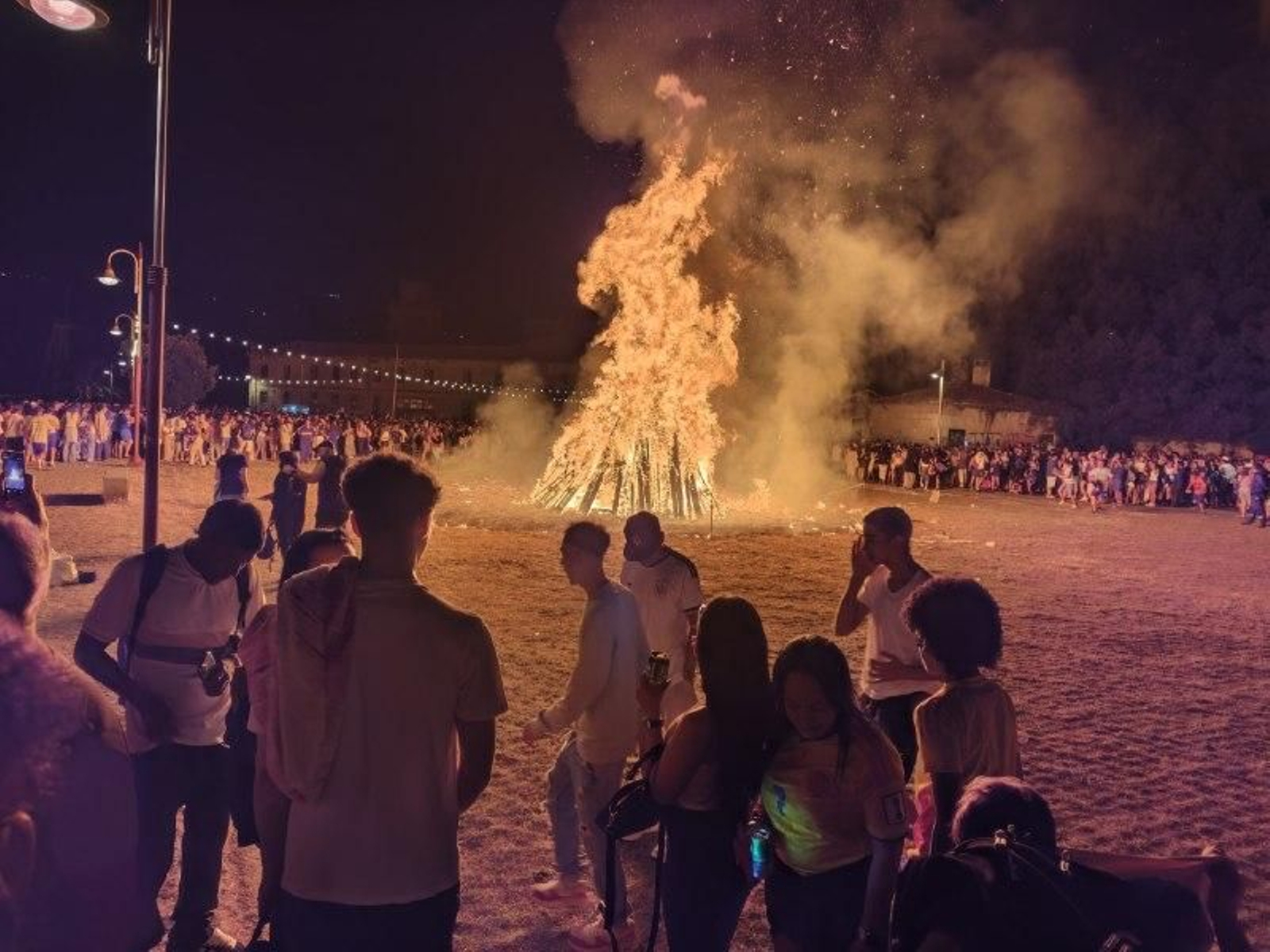 Galería | Las hogueras de San Xoán encienden Vigo y su área
