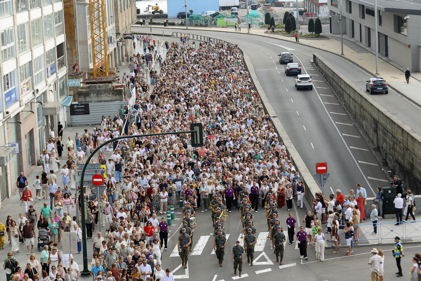 Galería | Misa por el Cristo da Victoria en Vigo y la concurrida procesión