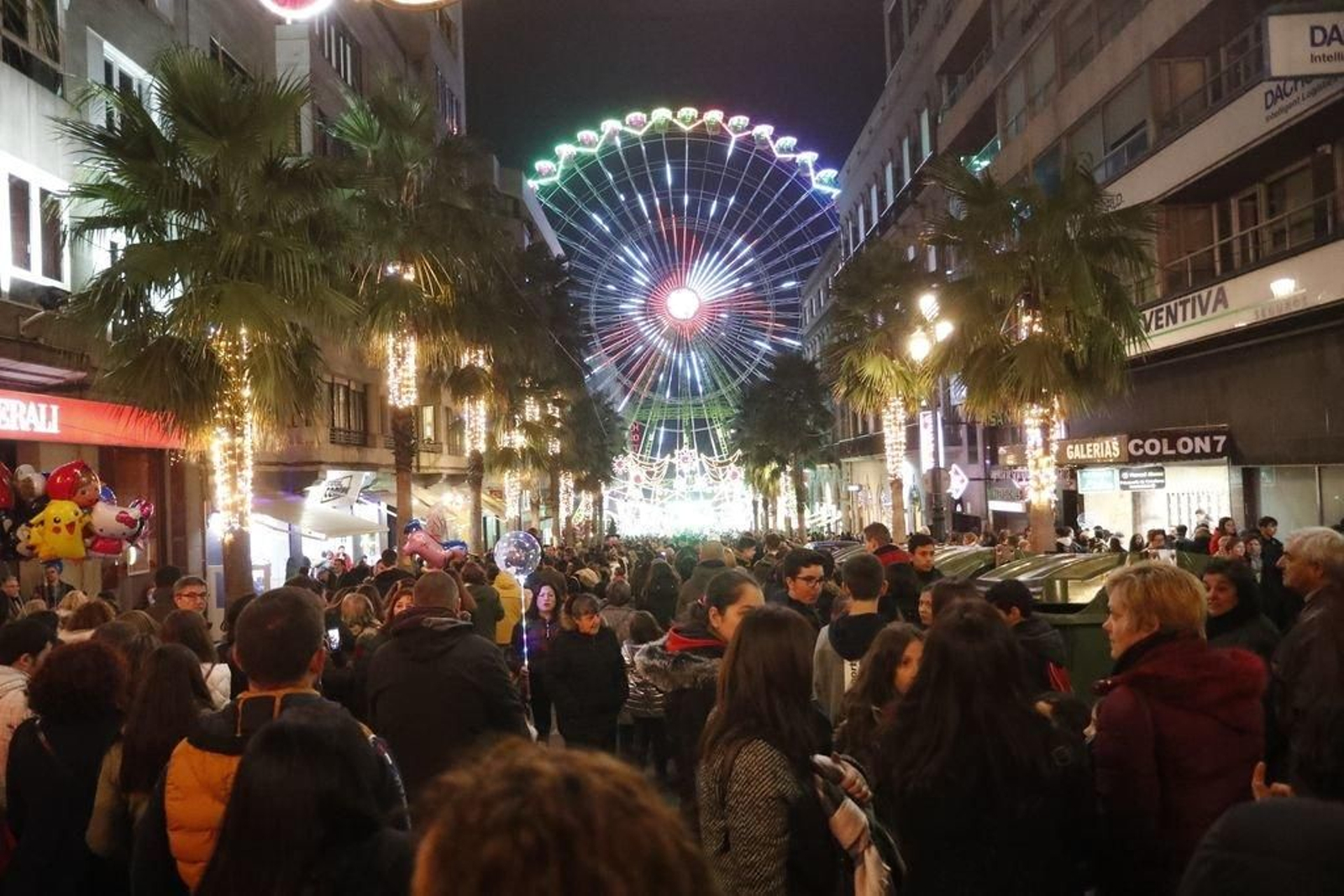 Los turistas invaden Vigo en el Puente144