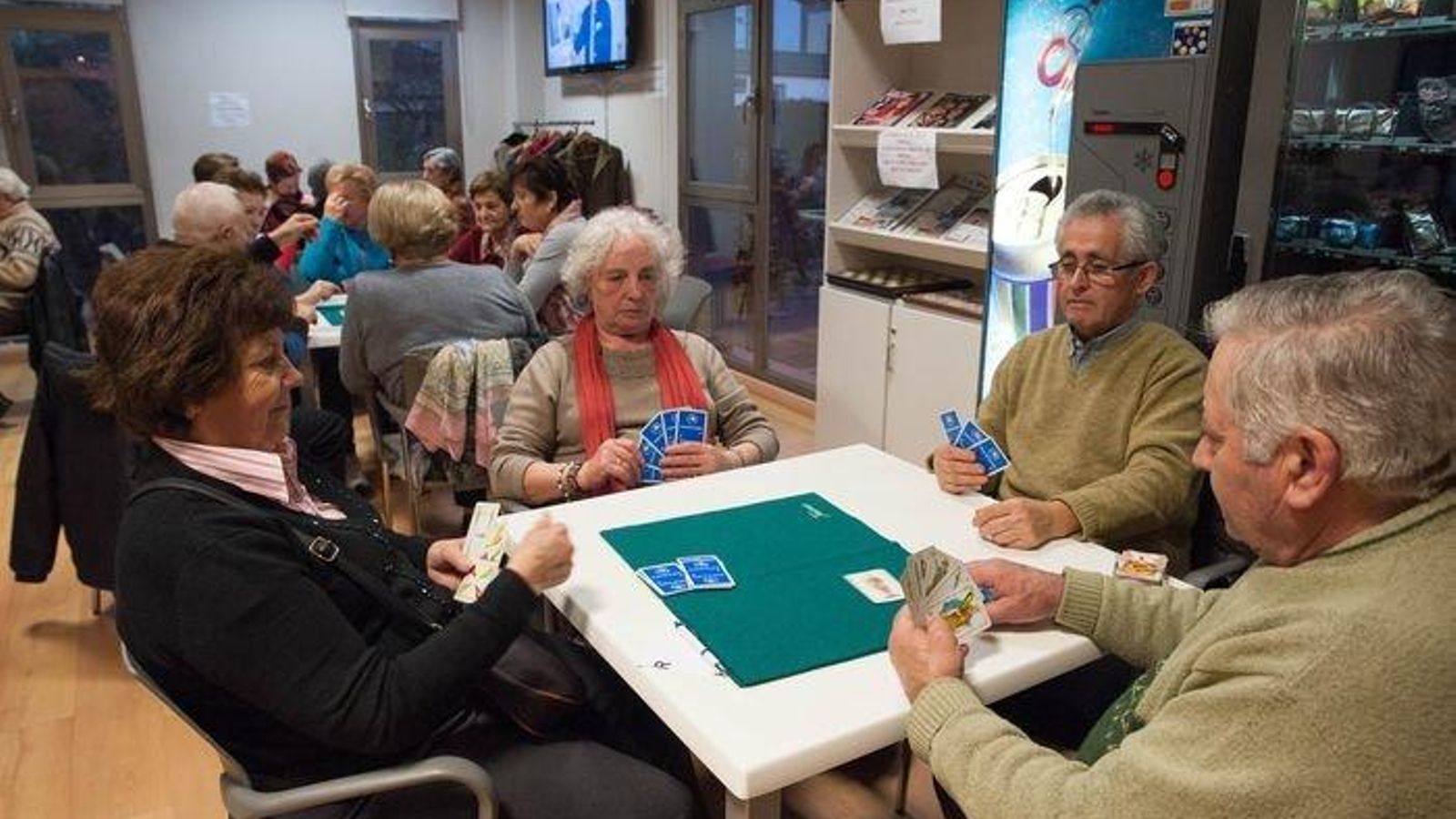 OURENSE (CENTRO CÍVICO DE A PONTE). 17/01/2018. OURENSE. Reportaje sobre las actividades que mayores y pequeños realizan en los centros cívicos de Ourense. FOTO: ÓSCAR PINAL