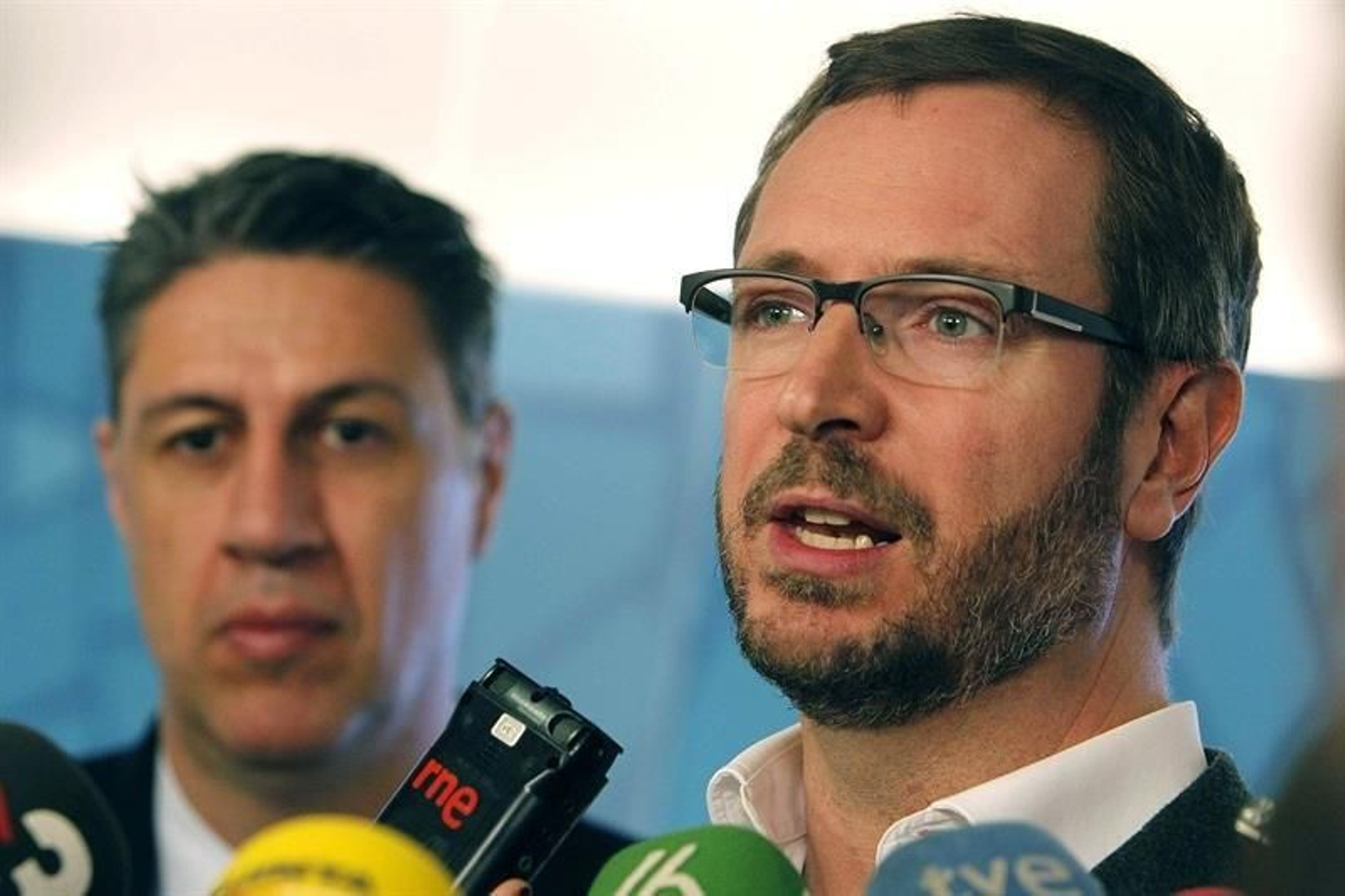 El vicesecretario de Sectorial del PP, Javier Maroto (d)