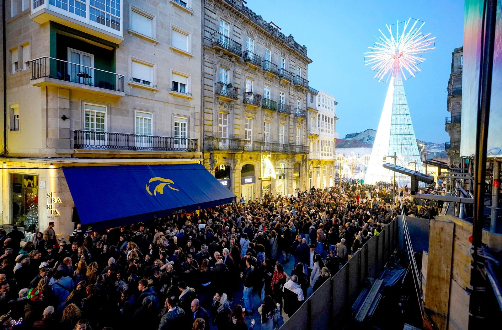 Galería | La Tardevieja llena de gente el centro de Vigo