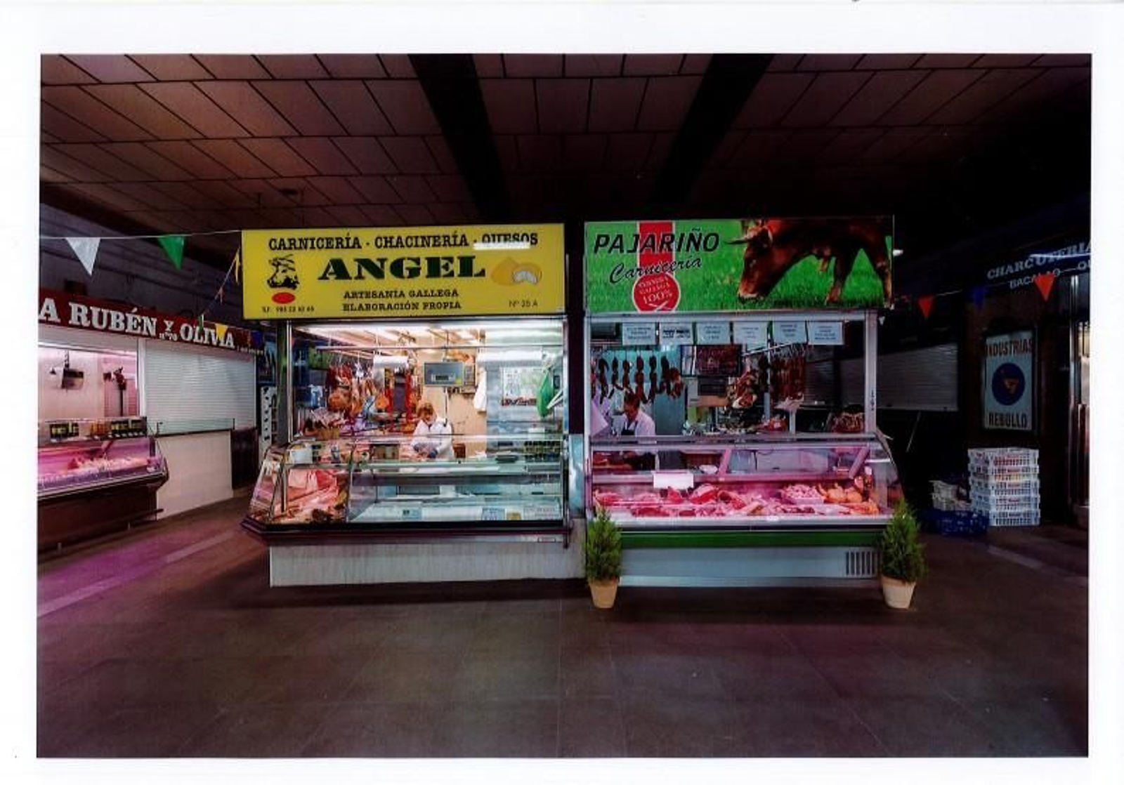 Galería | Así estaba y está el interior de la Plaza de Abastos de Ourense tras la remodelación inacabada