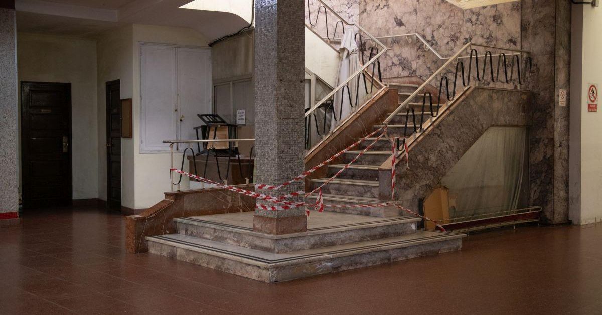 El juzgado ordena acometer las obras en Galerías Centrales, en plena agonía