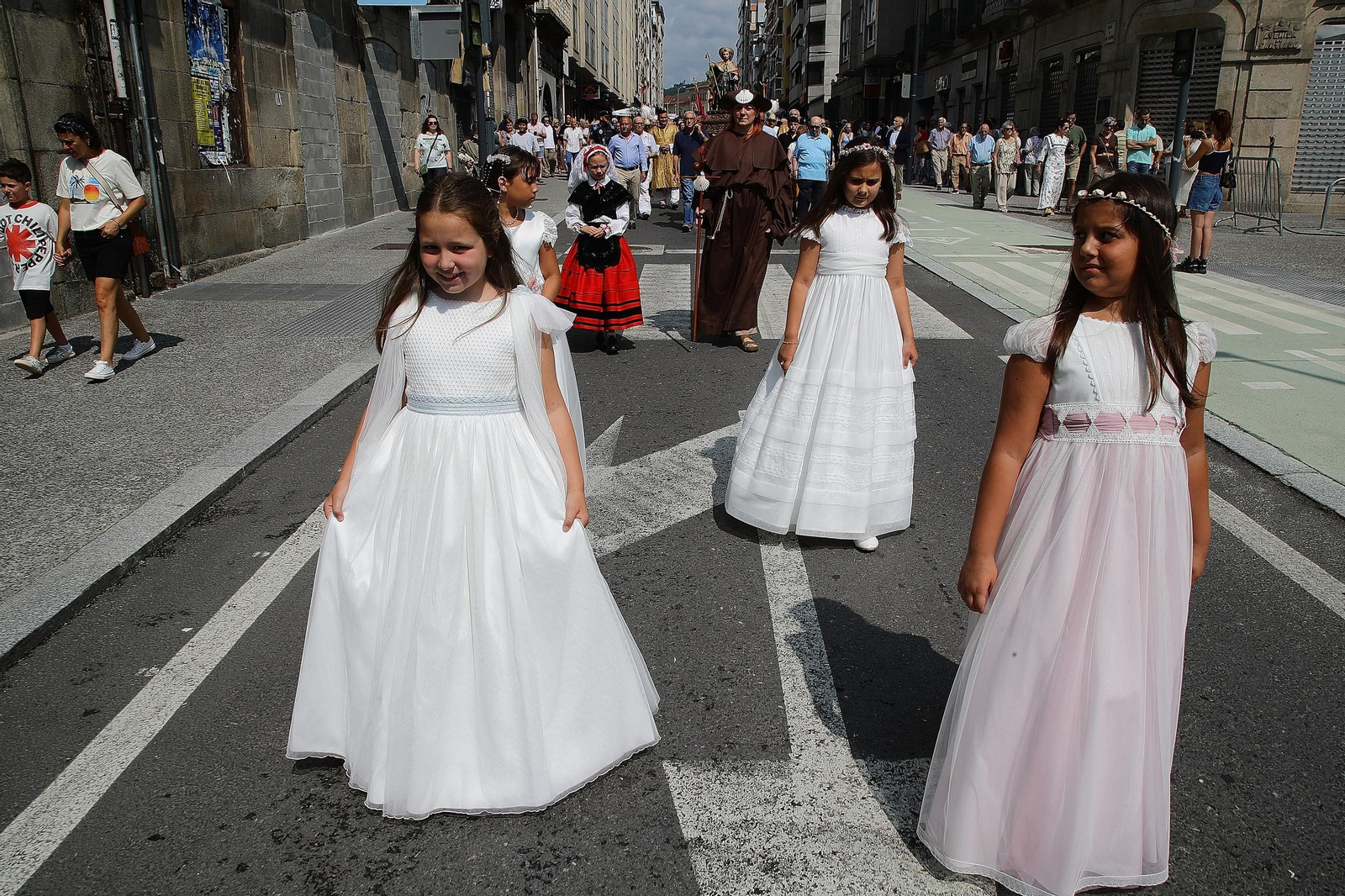 Galería | As Caldas celebra su día con una multitud de fieles