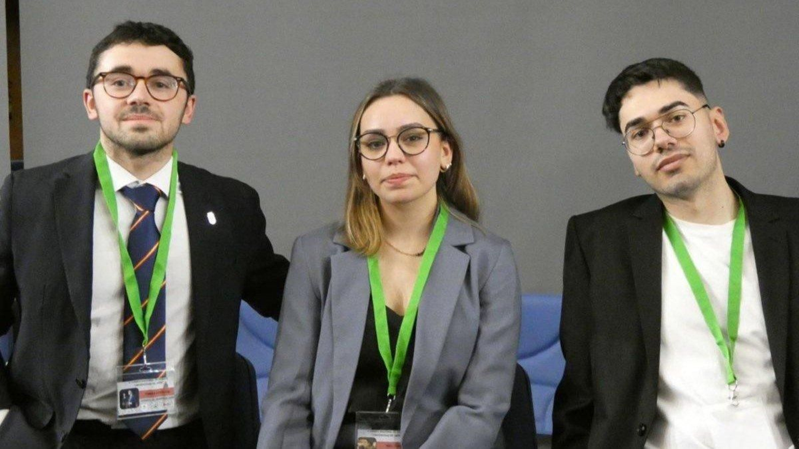 Tomás Aparicio, Inés Túñez y Jesús Gómez en uno de los torneos de debate recientes.