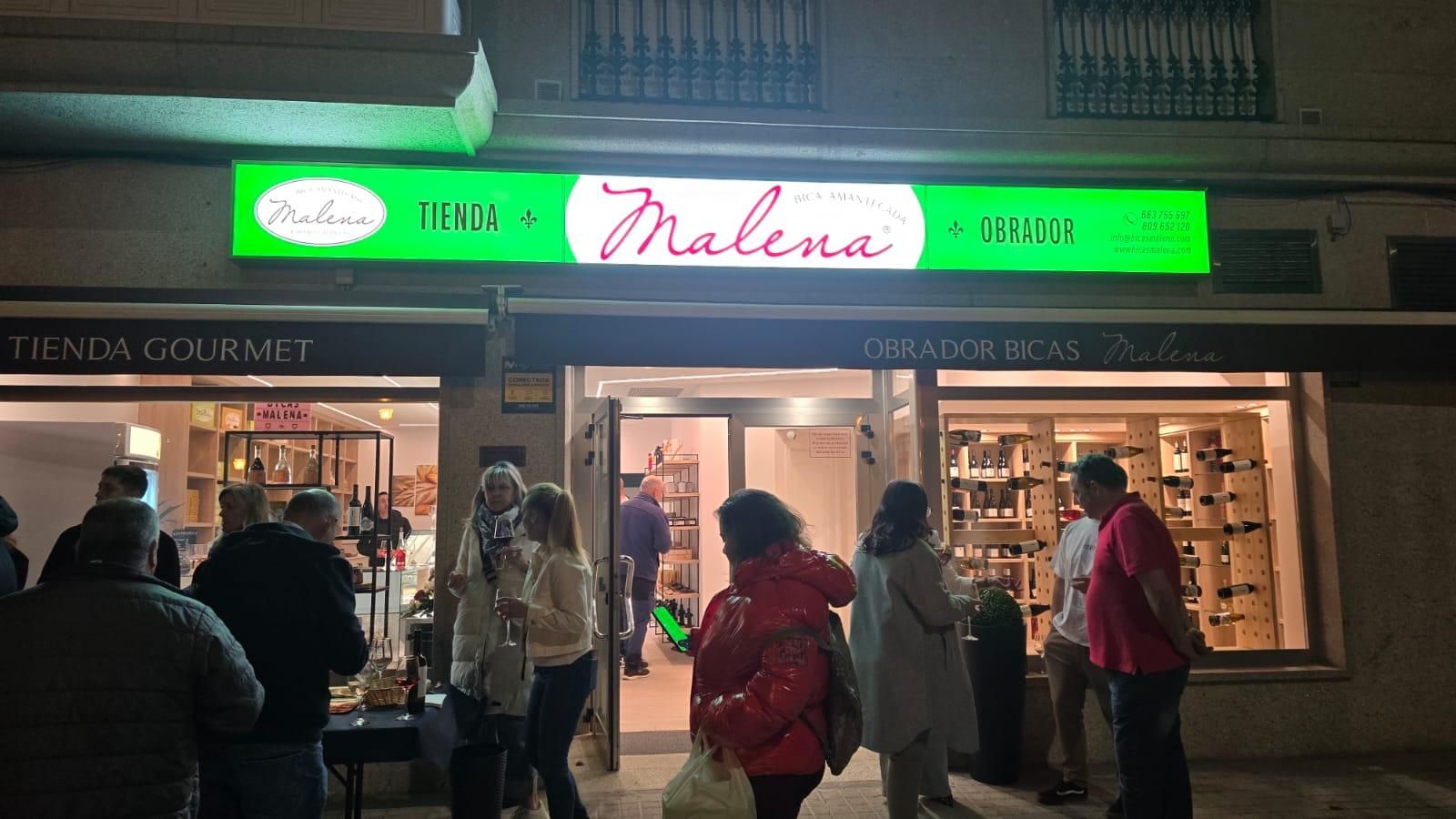 Inauguración del local en Castro Caldelas.