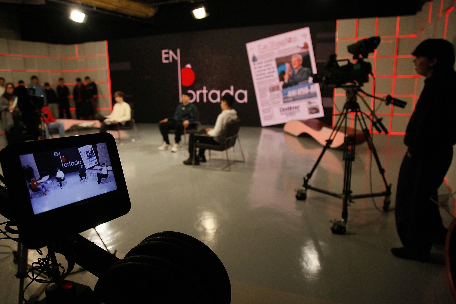 Visita de alumnos del IES Blanco Amor a La Región y Telemiño