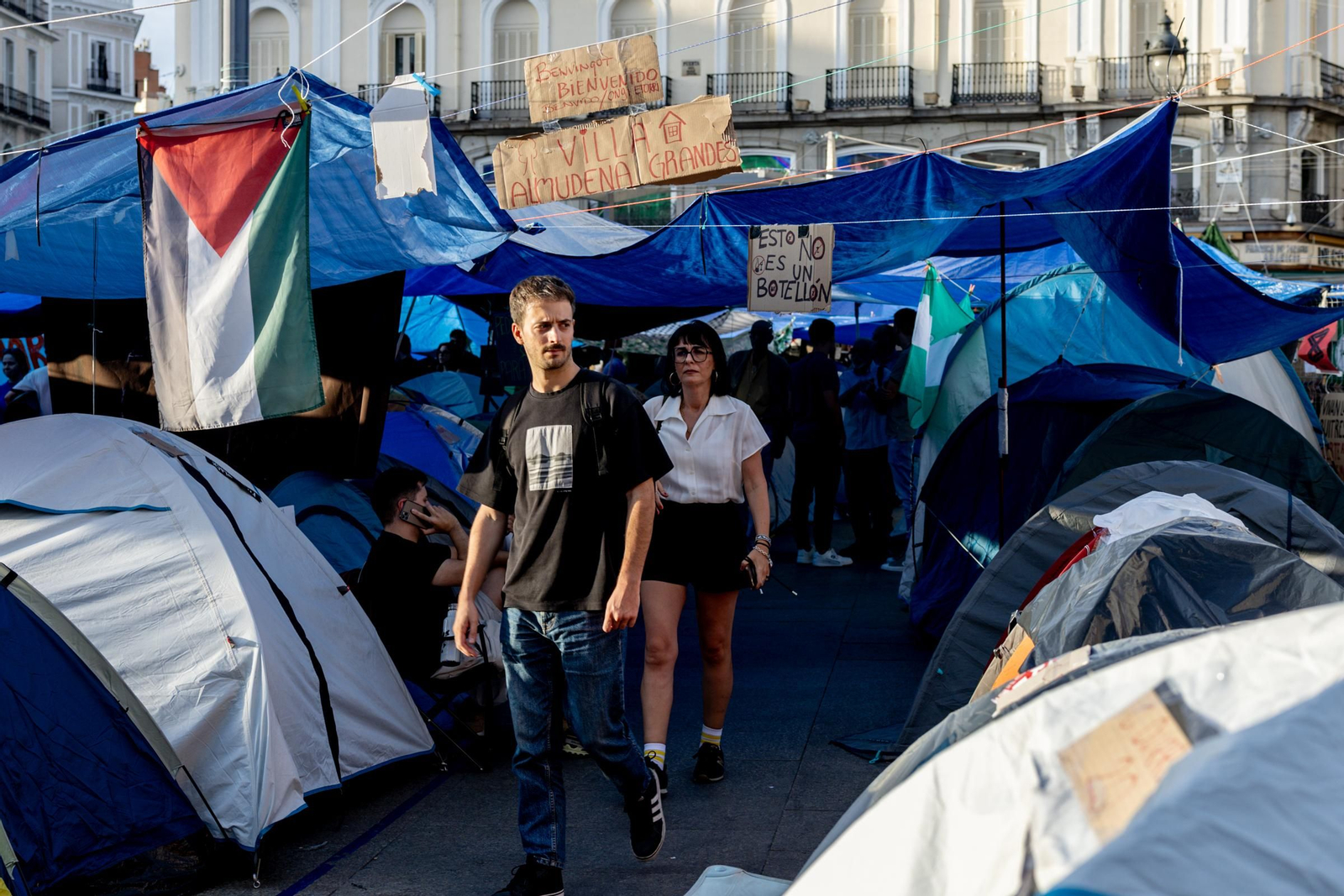 Galería | La acampada de Sol por una vivienda digna se sigue extendiendo y los congregados insisten en esta medida de presión