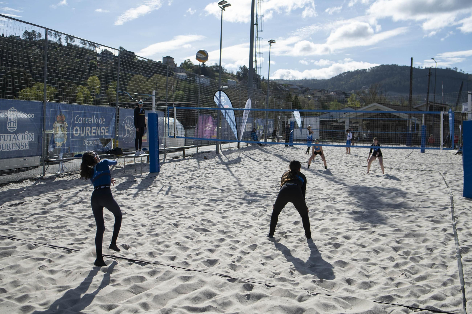 Galería | La cantera sub 19 del voley playa gallego disfruta en Ourense