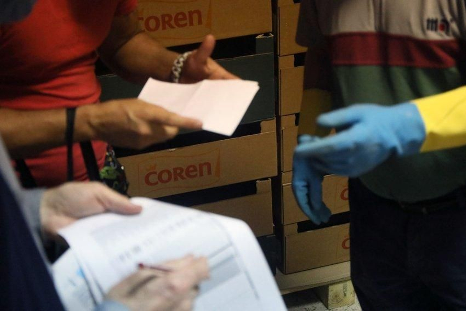 50 familias recogen alimentos en la parroquia de Santa Eufemia. José Paz