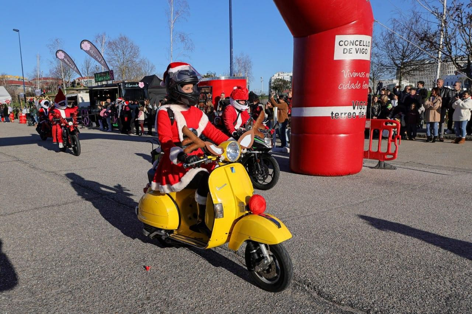 Galería | Los papanoeles moteros toman Vigo