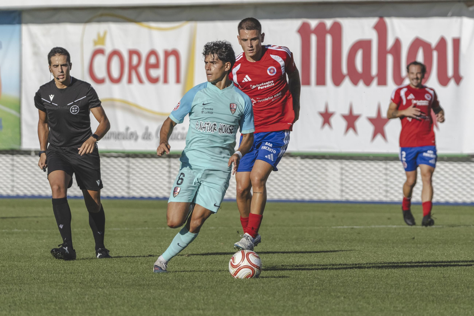 Galería |  O Couto vive una jornada de calor y una nueva derrota de la UD Ourense en Primera Federación