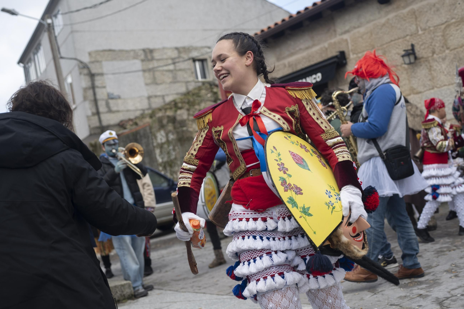 El Entroido de Cualedro desborda tradición, en fotos