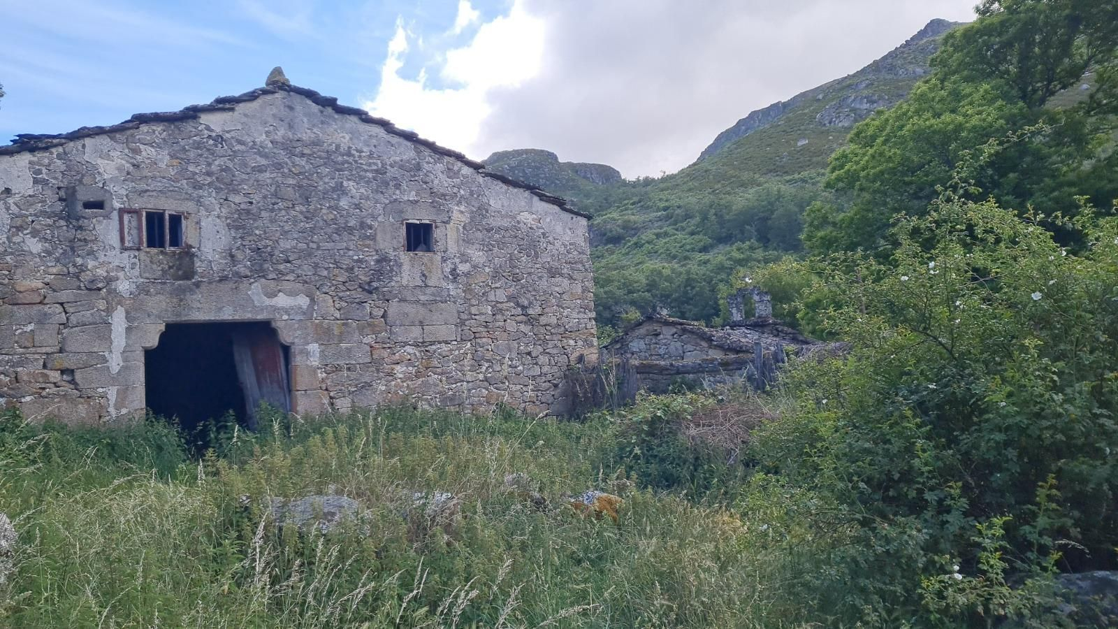 Aldea abandonada de Prada