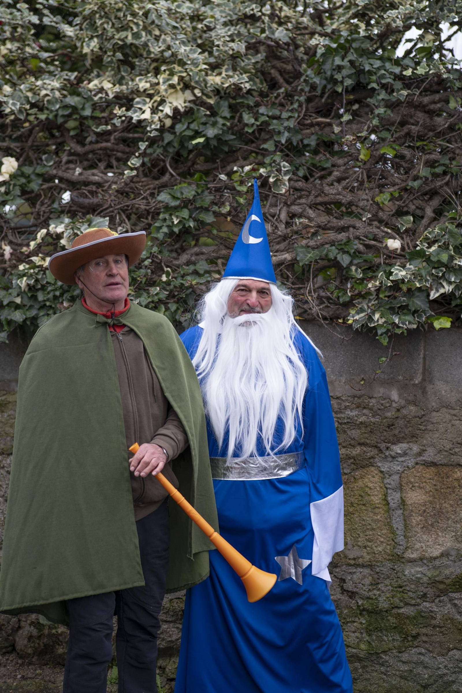 Galería | El Entroido itinerante de Parada de Amoeiro lleva la diversión por bandera