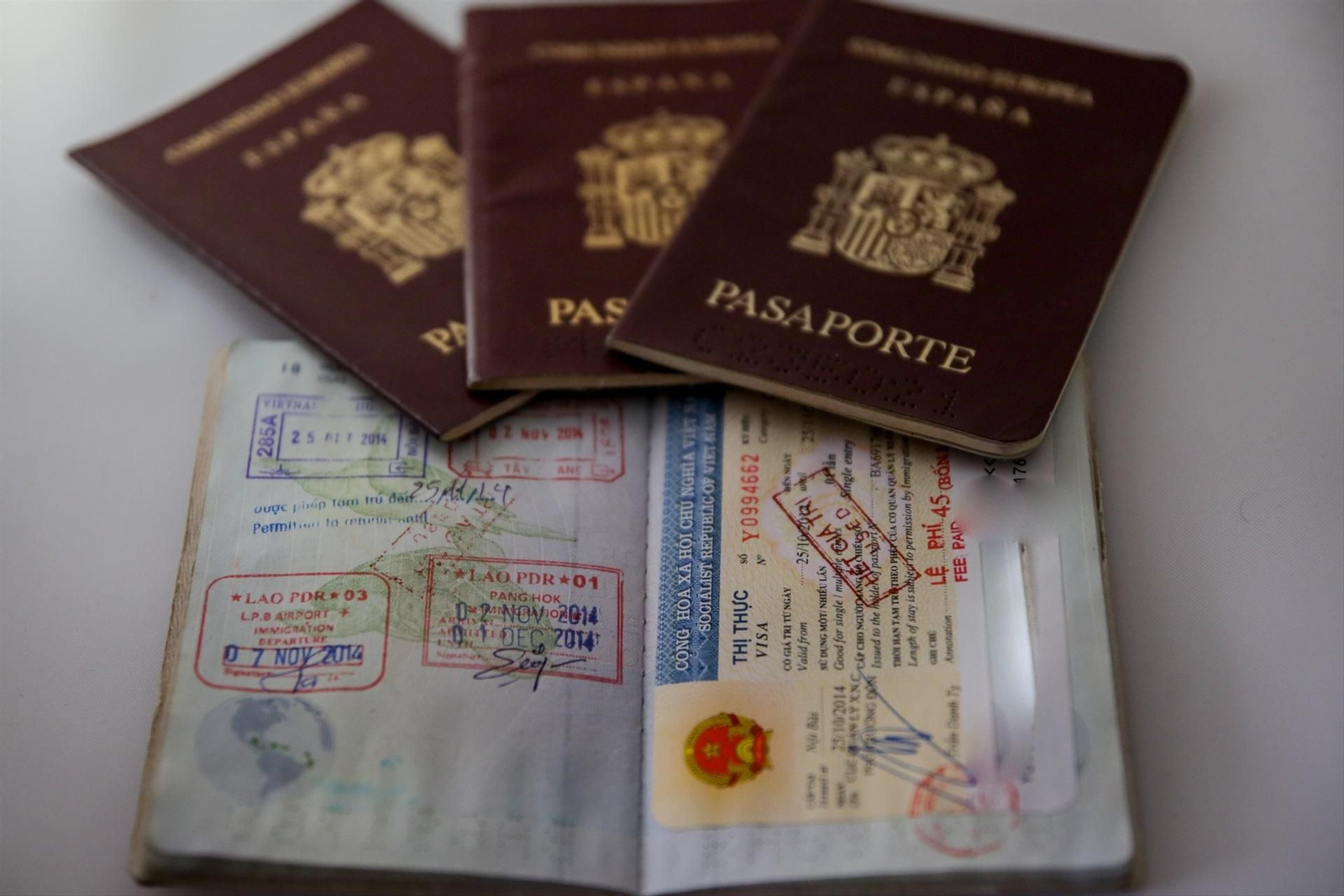 Varios pasaportes españoles