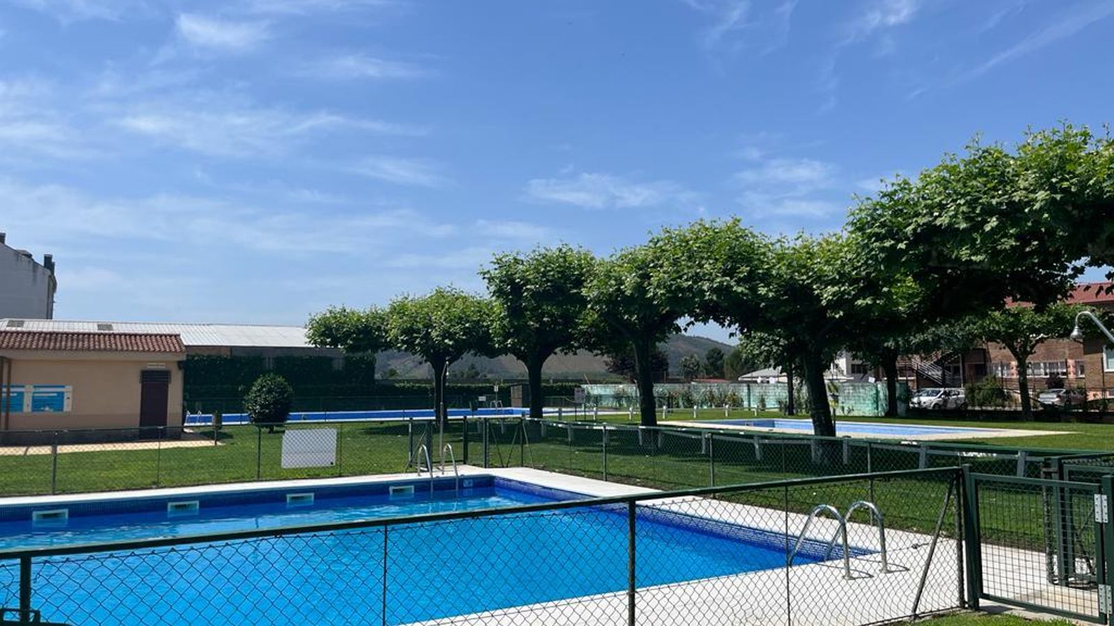Las piscinas de Verín. (Foto: C. C.)