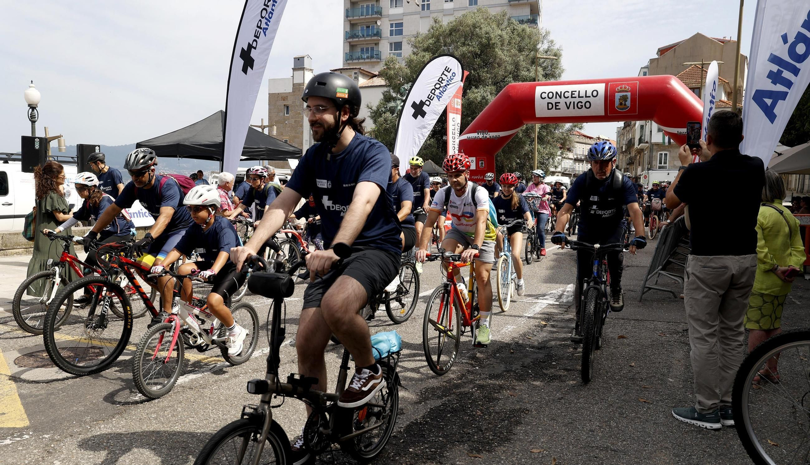 Galería | El ciclismo toma Vigo con la primera edición del Día de la Bici de Atlántico