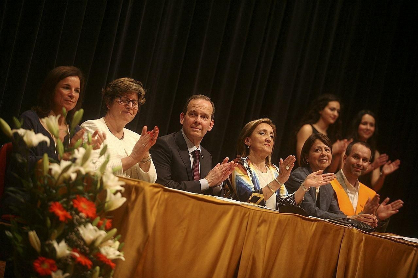 El exdirector de Rosais 2, Luis López. A la derecha, la actual directora.