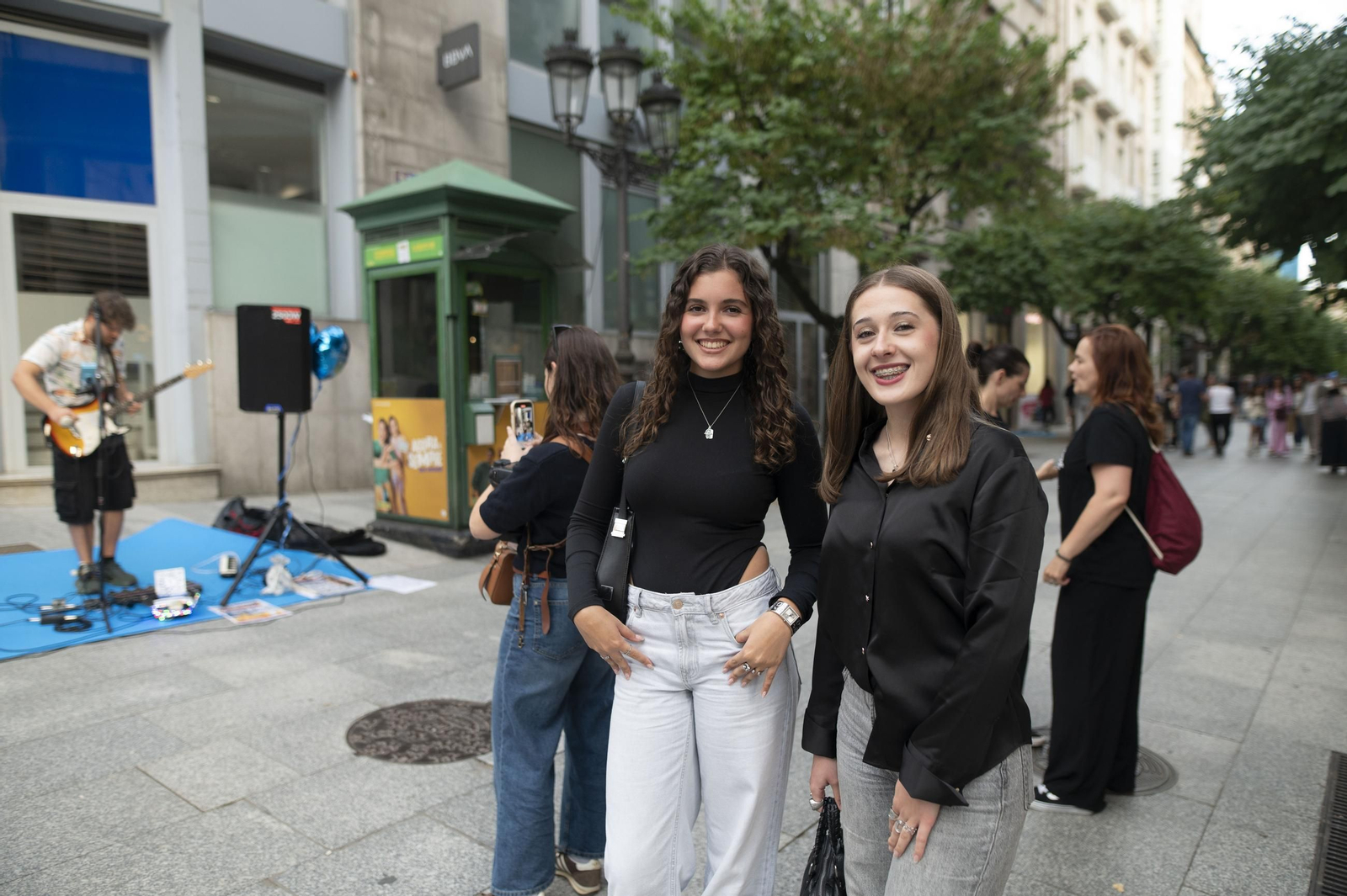 Galería | Ourense sale de compras nocturnas en la Shopping Night