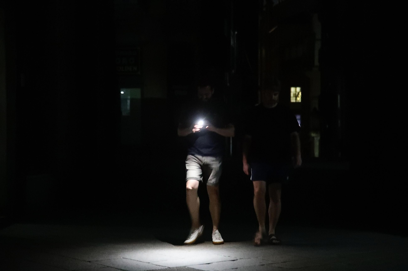 Galería | La ciudad de Ourense anocheció a oscuras en un nuevo apagón
