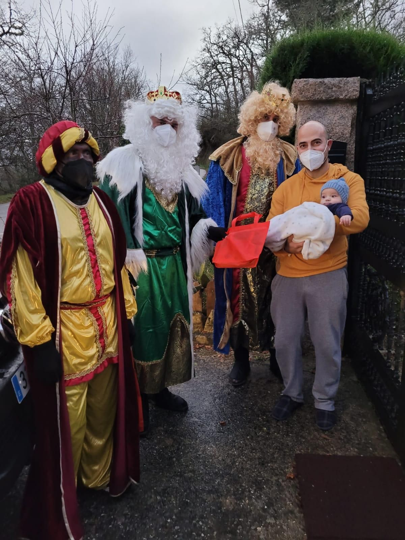 BANDE. Los Reyes llevaron su magia a las calles de Bande.