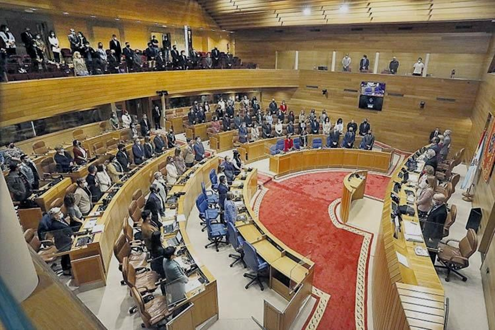 El debate se inició con un minuto de silencio en memoria de Valeriano Martínez.