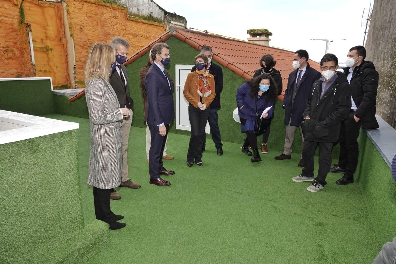 Feijóo visita el nuevo albergue // Vicente Alonso