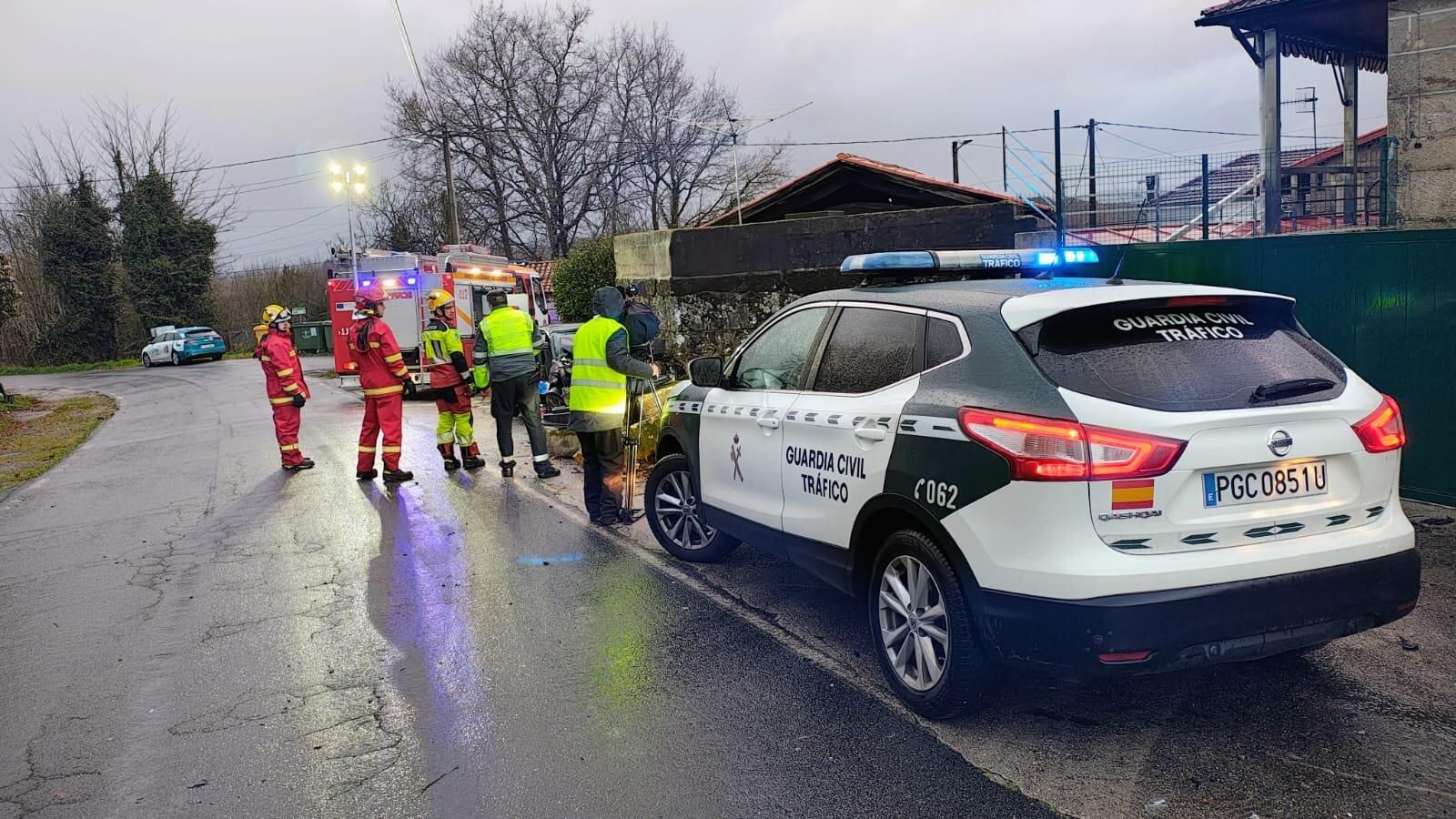 Accidente de tráfico en la carretera la OU-0525 (Cambeo-Ponte dos Frades), Bóveda.