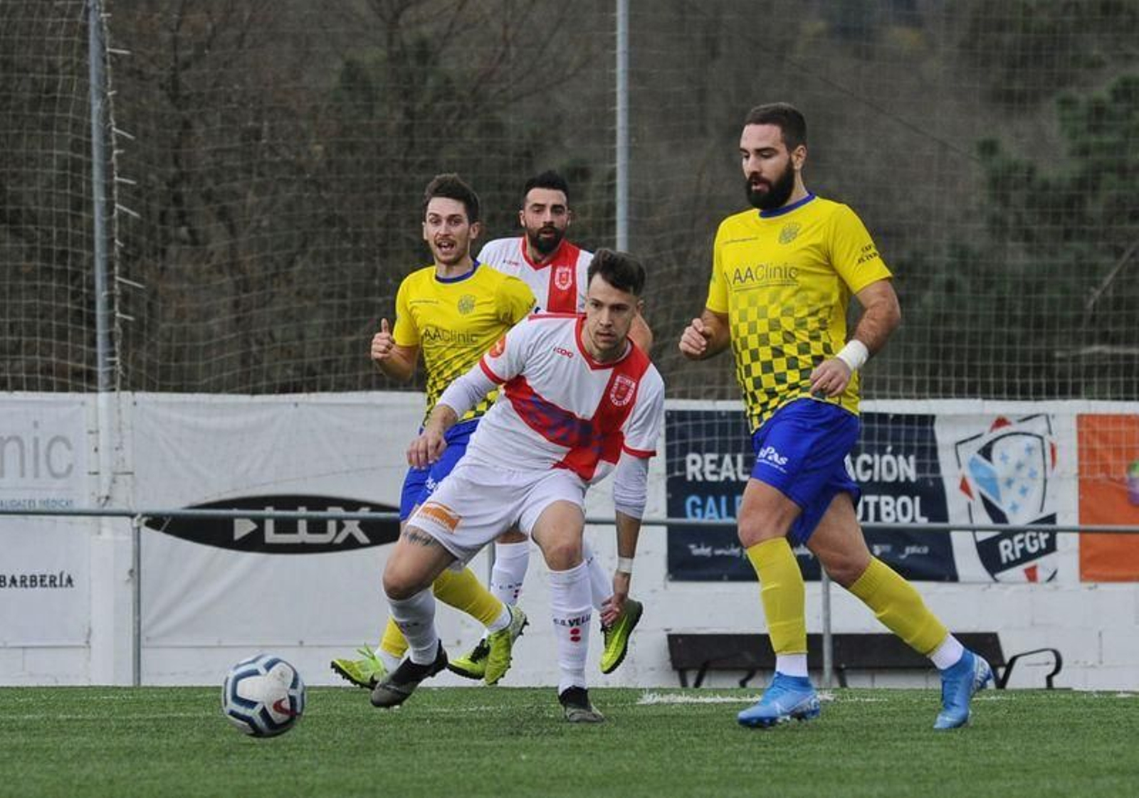 El derbi entre el Velle y el Polígono (Foto: Martiño Pinal)