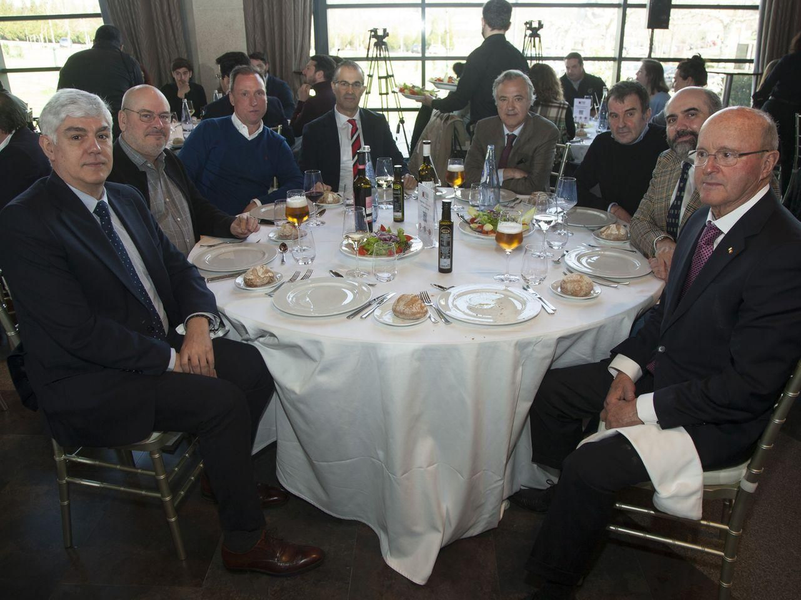 Guillermo Díez, economista; Miguel Sánchez, subdirector de La Región; Marcos Méndez, delegado de Mapfre Allariz; Jaime Pereira, secretario general de la CEO; Javier Blanco Méndez, abogado de Atrio Abad Abogados; Luis Rivera, presidente de la Asociación Centro Comercial Aberto Ourense Centro; David Martínez, presidente de Asociación Empresarial de Profesionales Autónomos de Ourense, y Pepe Senra, gerente de Estaños y Soldaduras Senra.