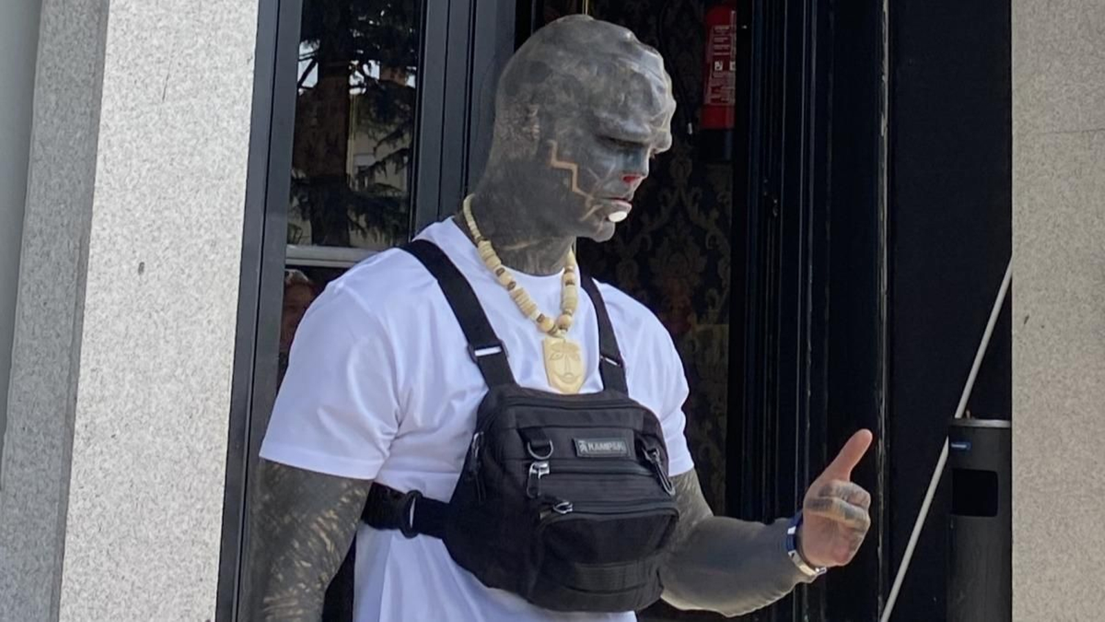 El tatuador francés, ayer en Vigo.