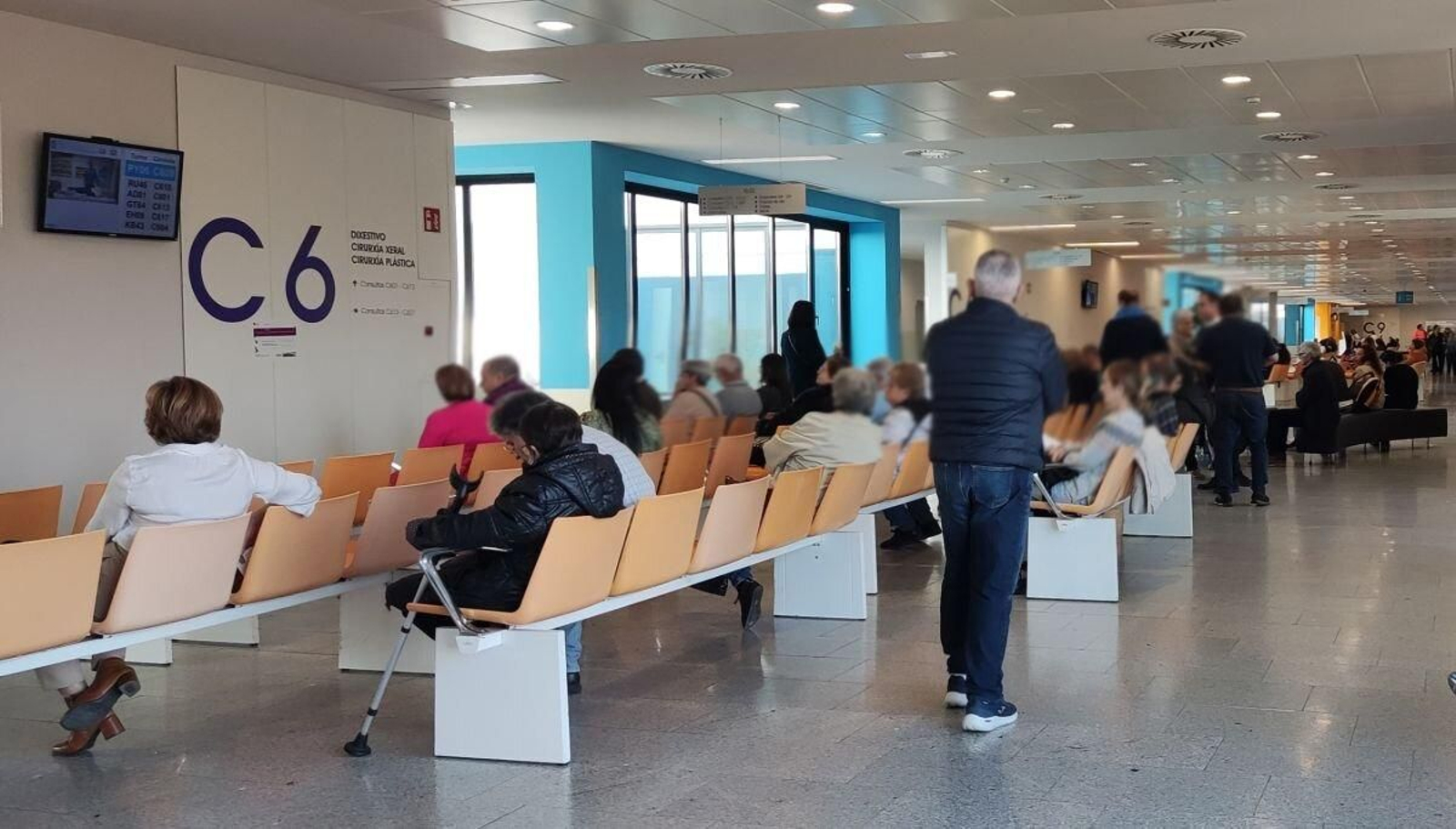 La zona de consultas del Hospital Álvaro Cunqueiro en una imagen de esta semana.