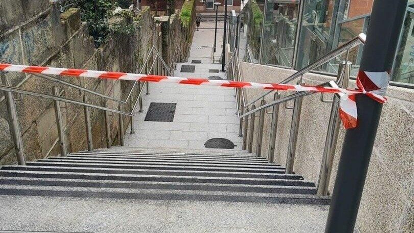 Prohición del uso de las escaleras.