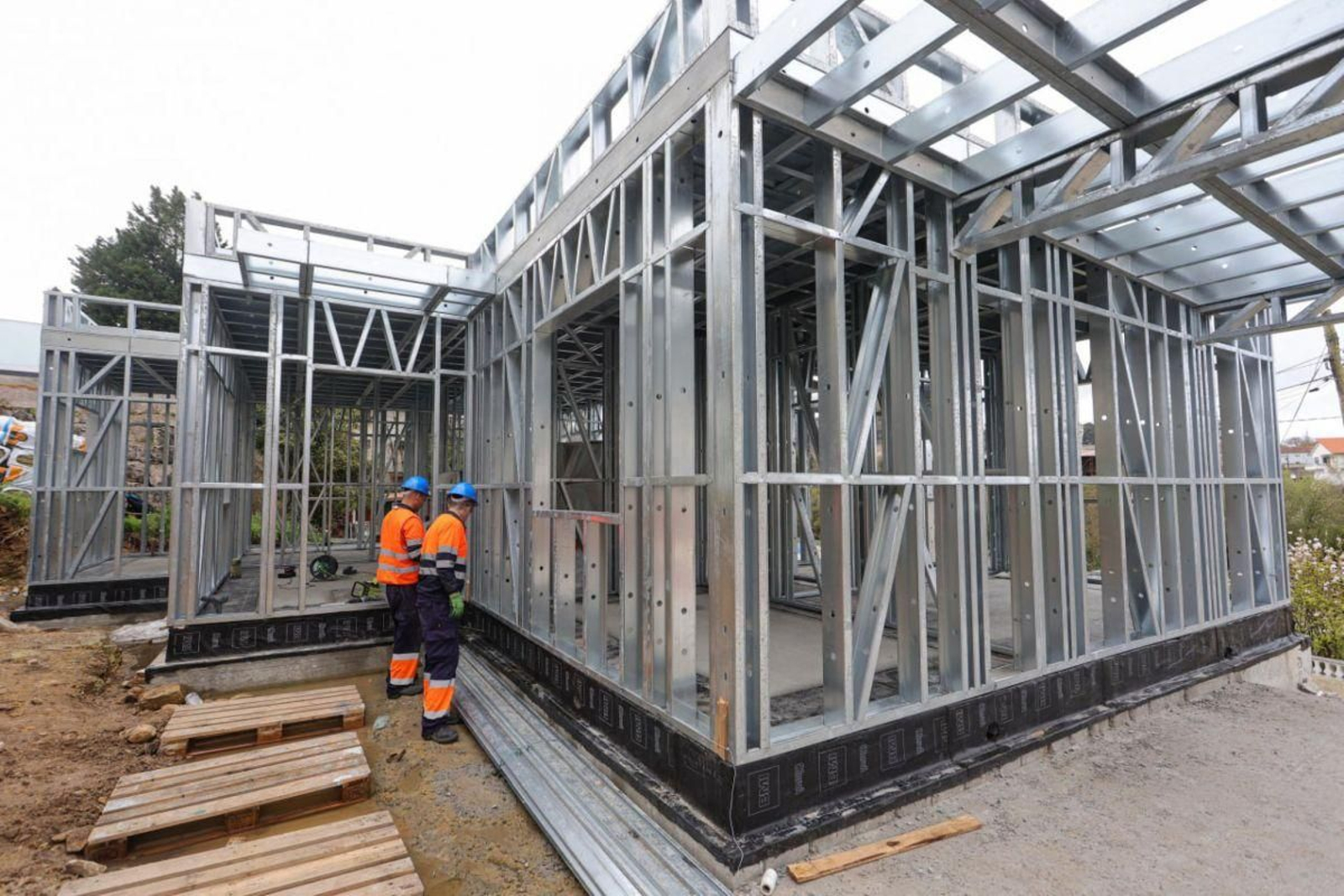 La construcción es el sector donde más bajó el paro registrado en Vigo y también en Galicia.