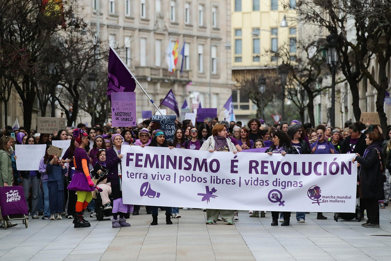 Galería |  Las mujeres salen a las calles de Ourense: feminismo y revolución