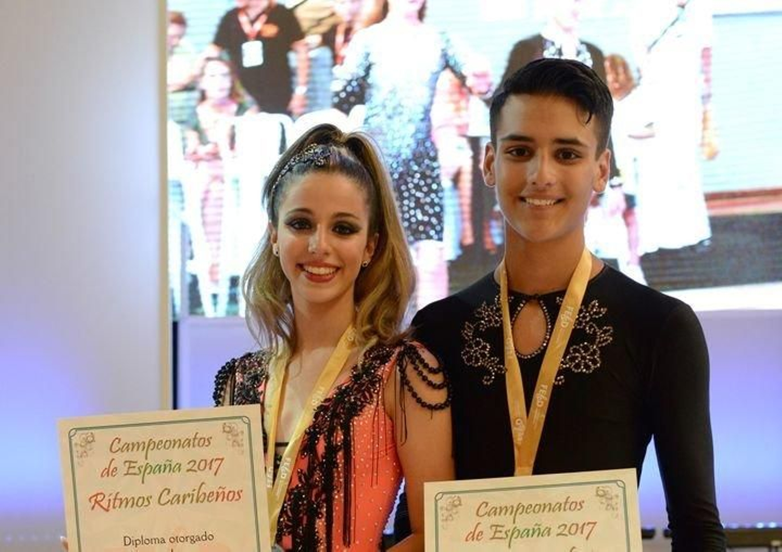 Ada María Rúa y Joel Cruz, de 15 años.