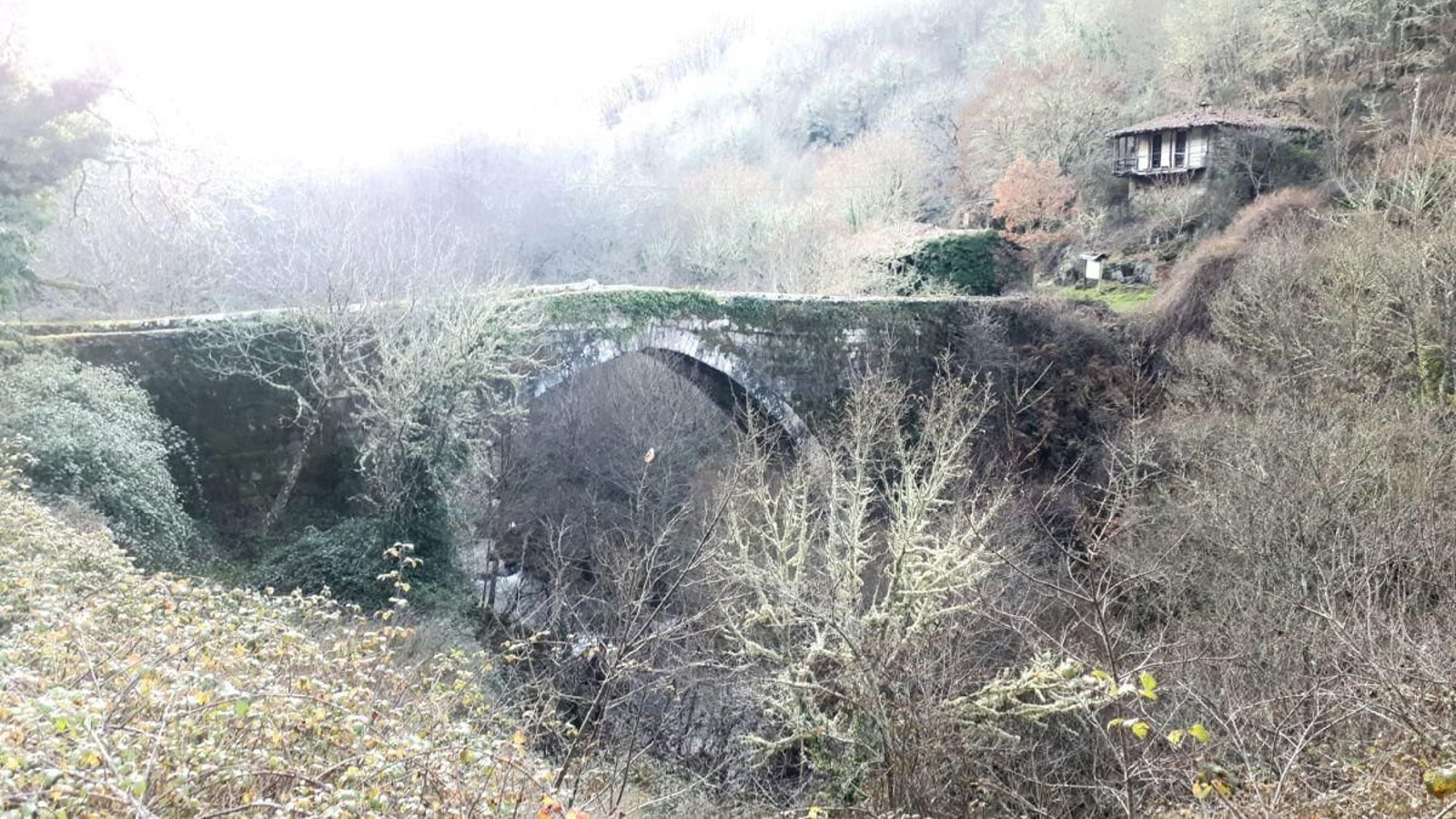 Ponte Navea, sobre la que pasa la calzada romana, camino de Astorga desde Braga.