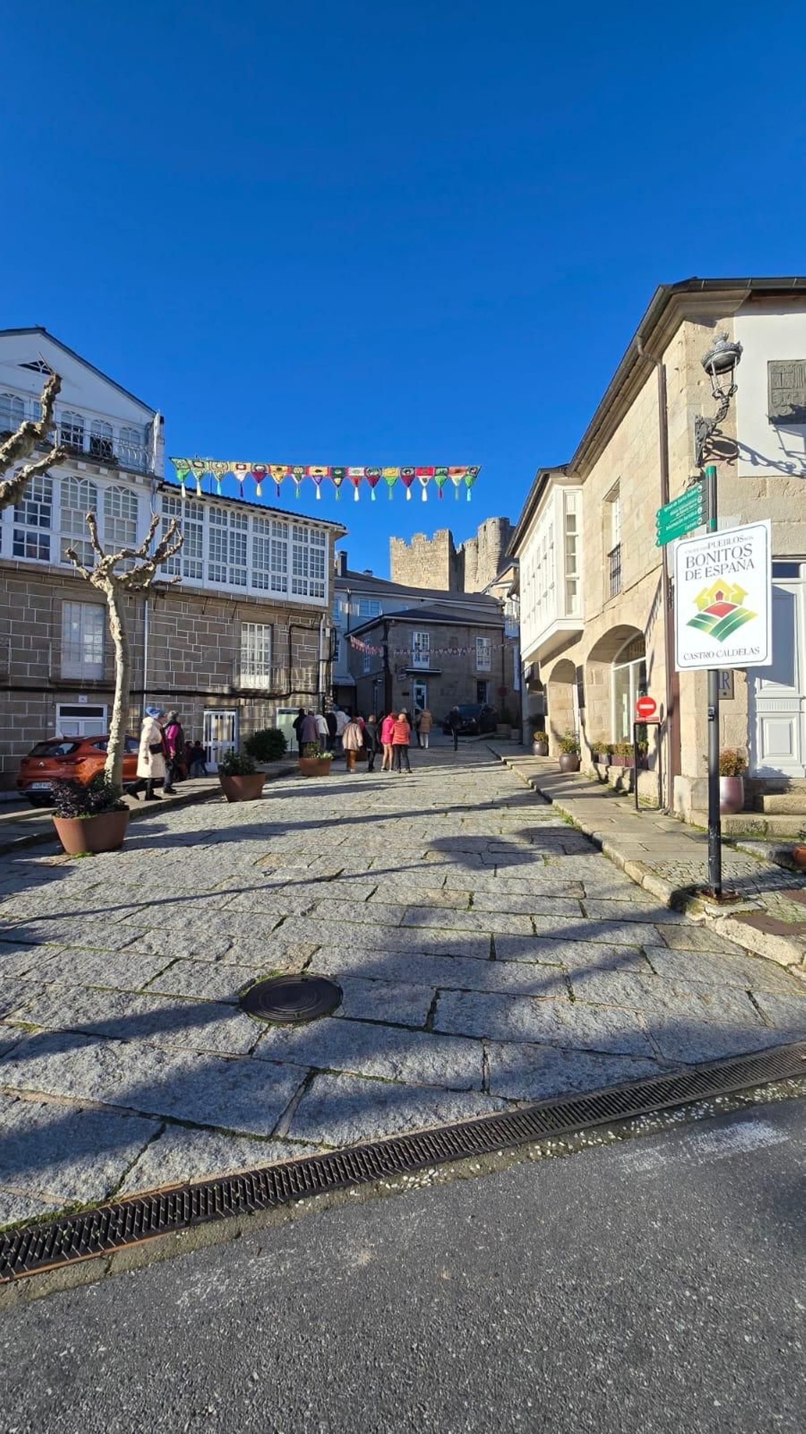 Galería | Castro Caldelas teje la Navidad punto a punto