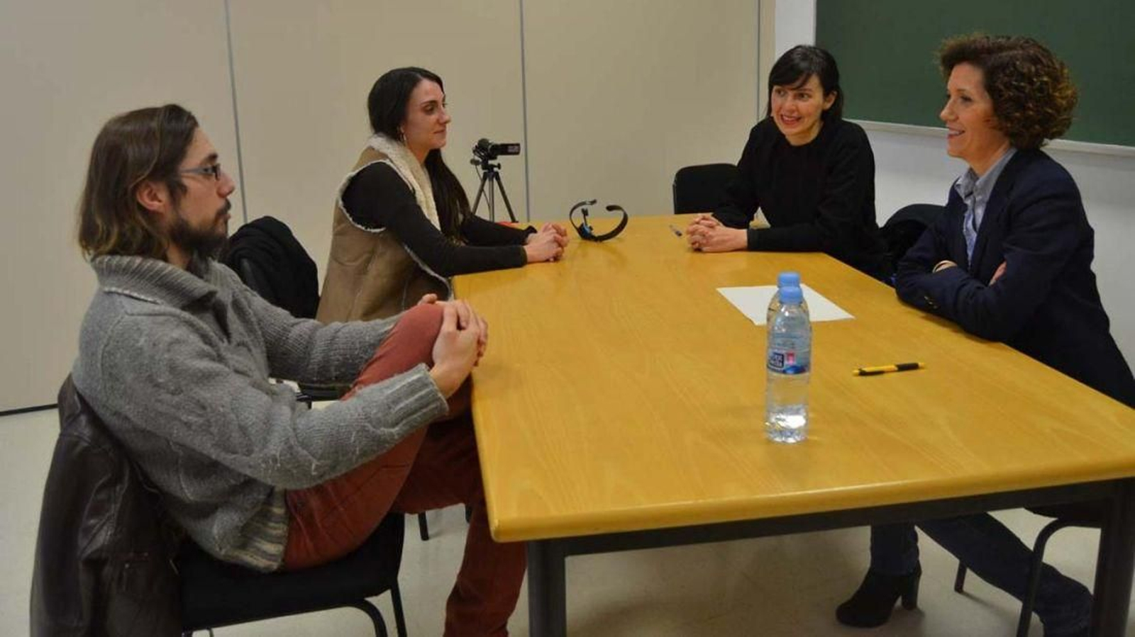 La investigadora Blanca Otero (segunda por la derecha) en una simulación de mediación.