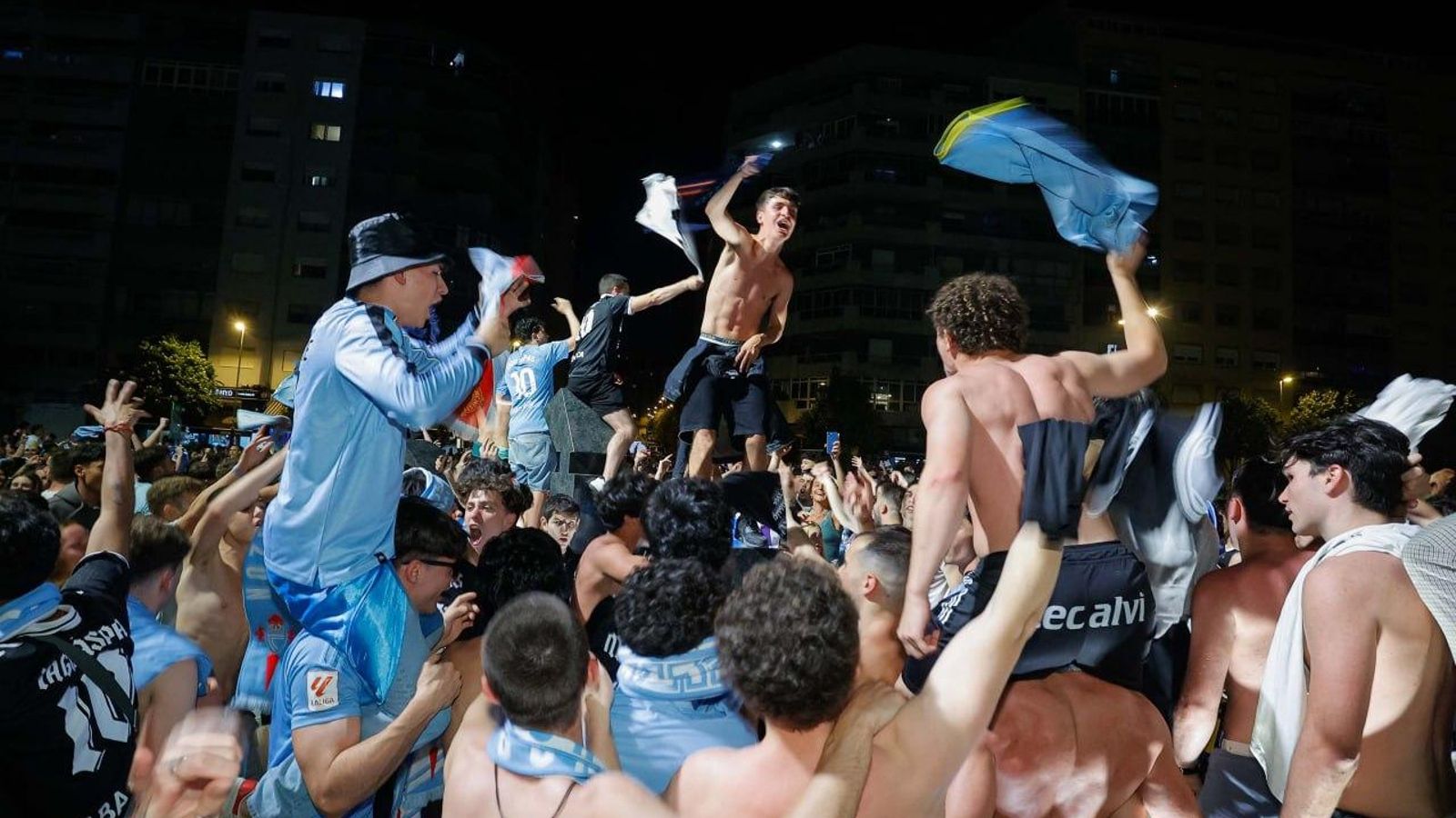 Galería | La afición celeste celebra el billete a Europa del Celta