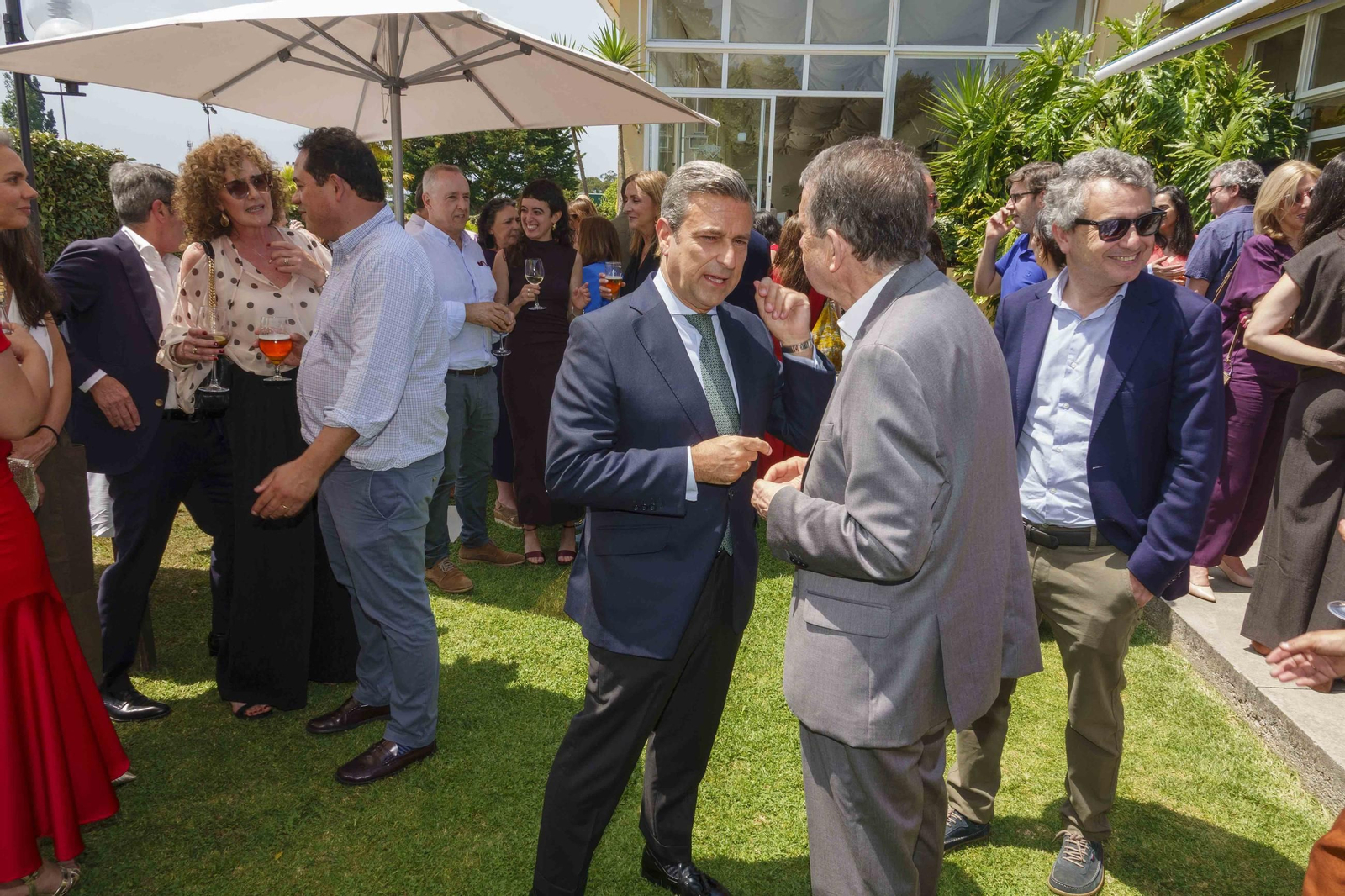 Galería | Emotiva despedida en Vigo al exjuez decano Germán Serrano