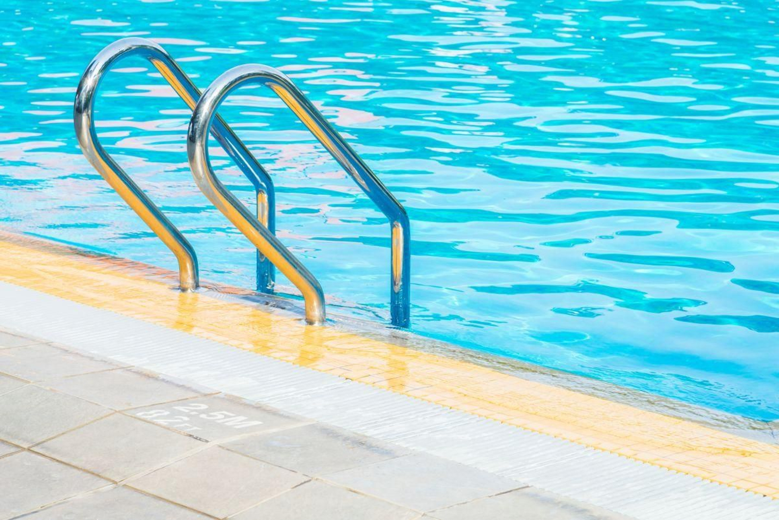 Prohibido el llenado de piscinas, una de las medidas de prealerta por sequía.